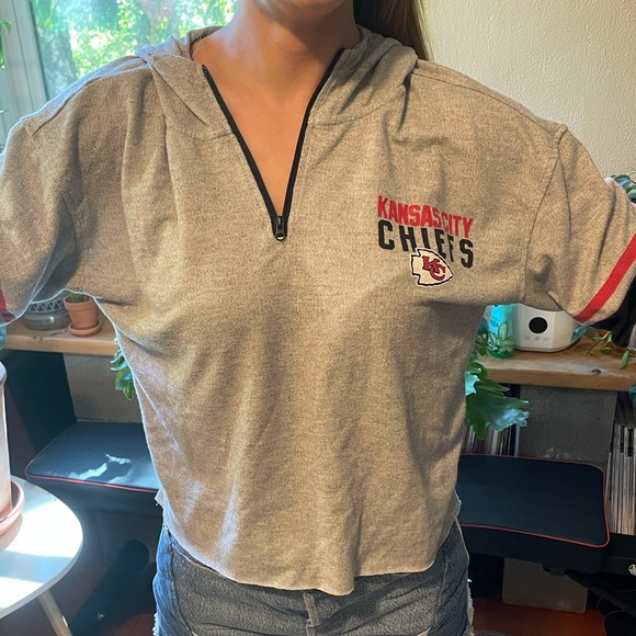 KC Chiefs Women’s Cropped 1/4 Zip Hoodie - Picture 1 of 3